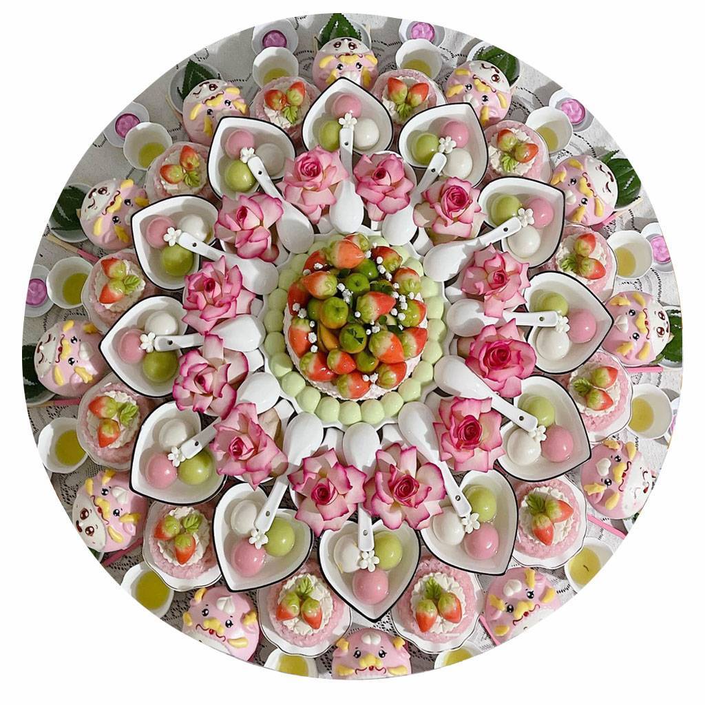 MÂM CÚNG ĐẦY THÁNG BÉ GÁI